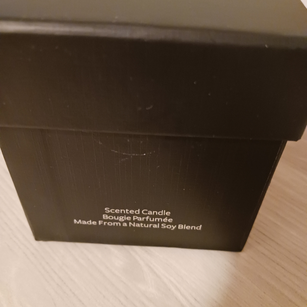 Thompson Hotels Black Luxury Candle - Picture 4 of 8